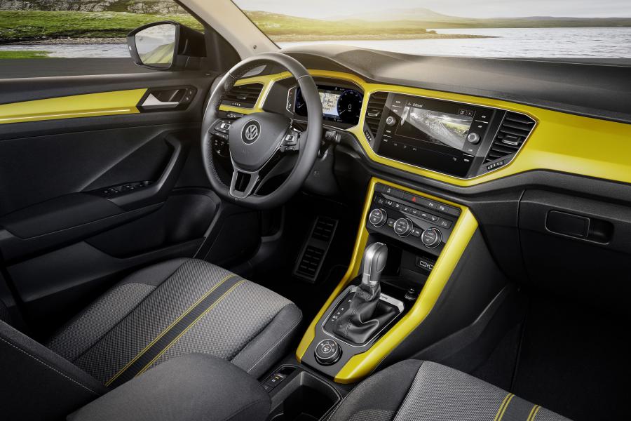 Интерьер Volkswagen T-Roc 4Motion 2017 года  (WW) (фото 16 из 59)
